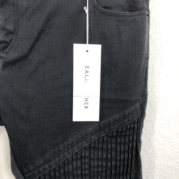 Each x Other Contrast Panel Moto Jeans Knee Slit - Picture 3 of 13